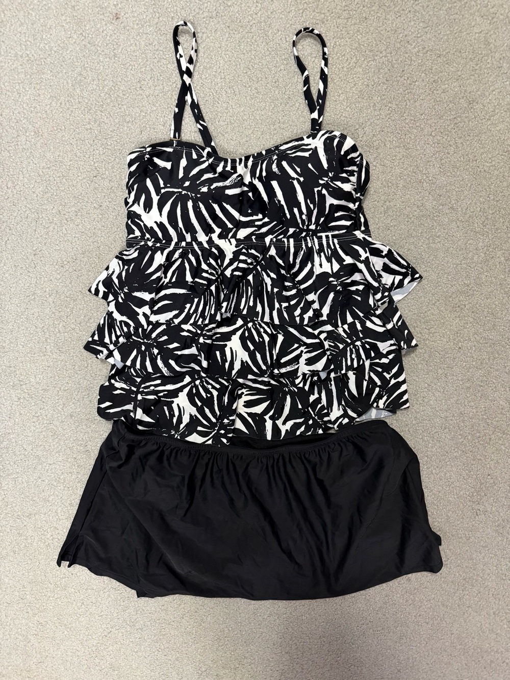 NWT Macy's Black and White Ruffle Tankini with Skirted Bottom XL